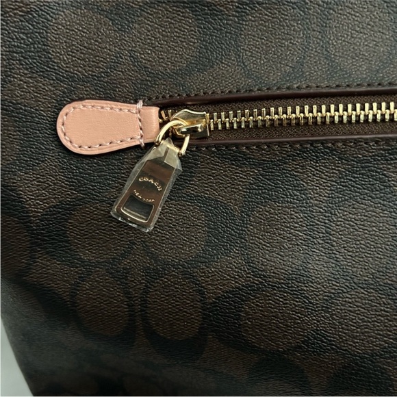 Coach Gallery tote in signature canvas
NWT brown with light pink - Picture 12 of 15